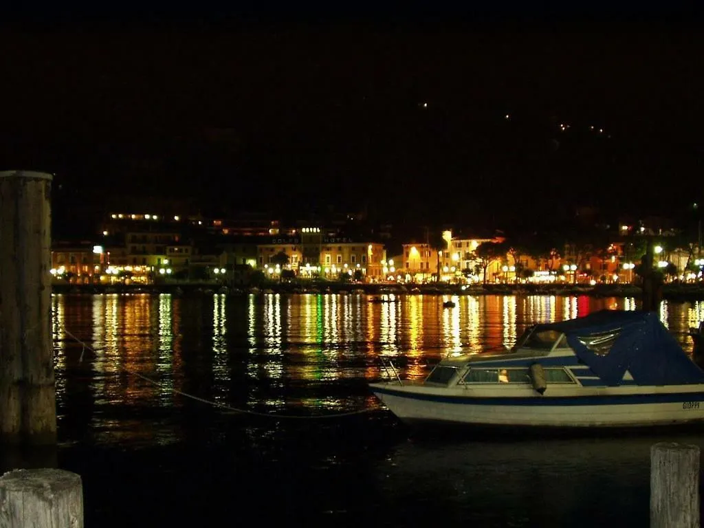 Hébergement de vacances Appartamento Lido 'With Parking Space Included' Toscolano Maderno
