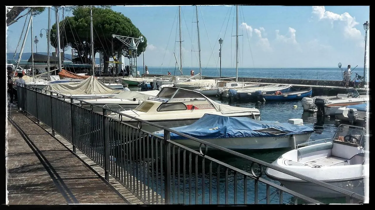 Hébergement de vacances Appartamento Lido 'With Parking Space Included' Toscolano Maderno Italie