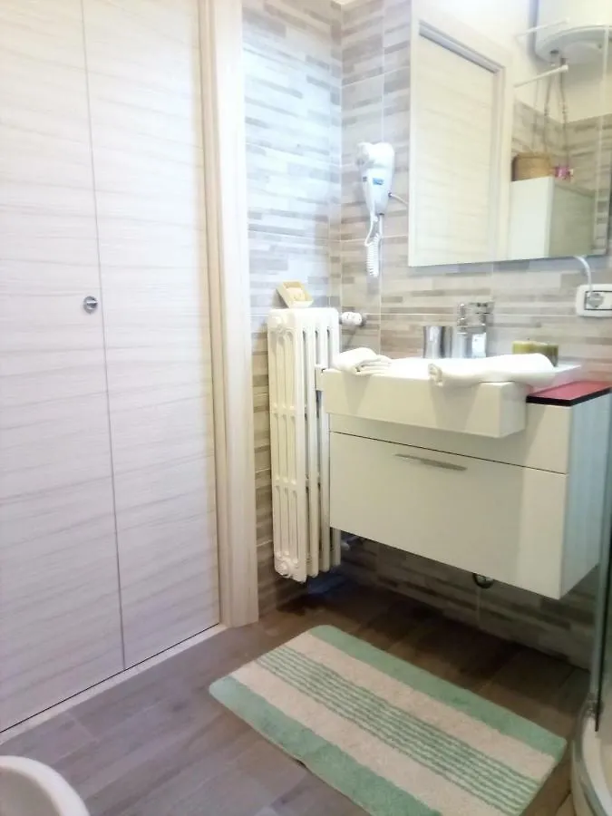 Hébergement de vacances Appartamento Lido 'With Parking Space Included' Toscolano Maderno Italie